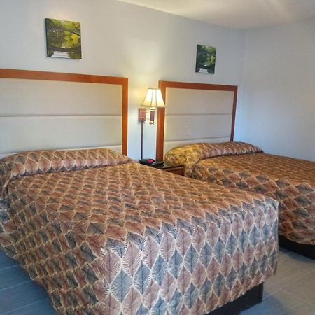 Maple Leaf Motel New Milford Zewnętrze zdjęcie