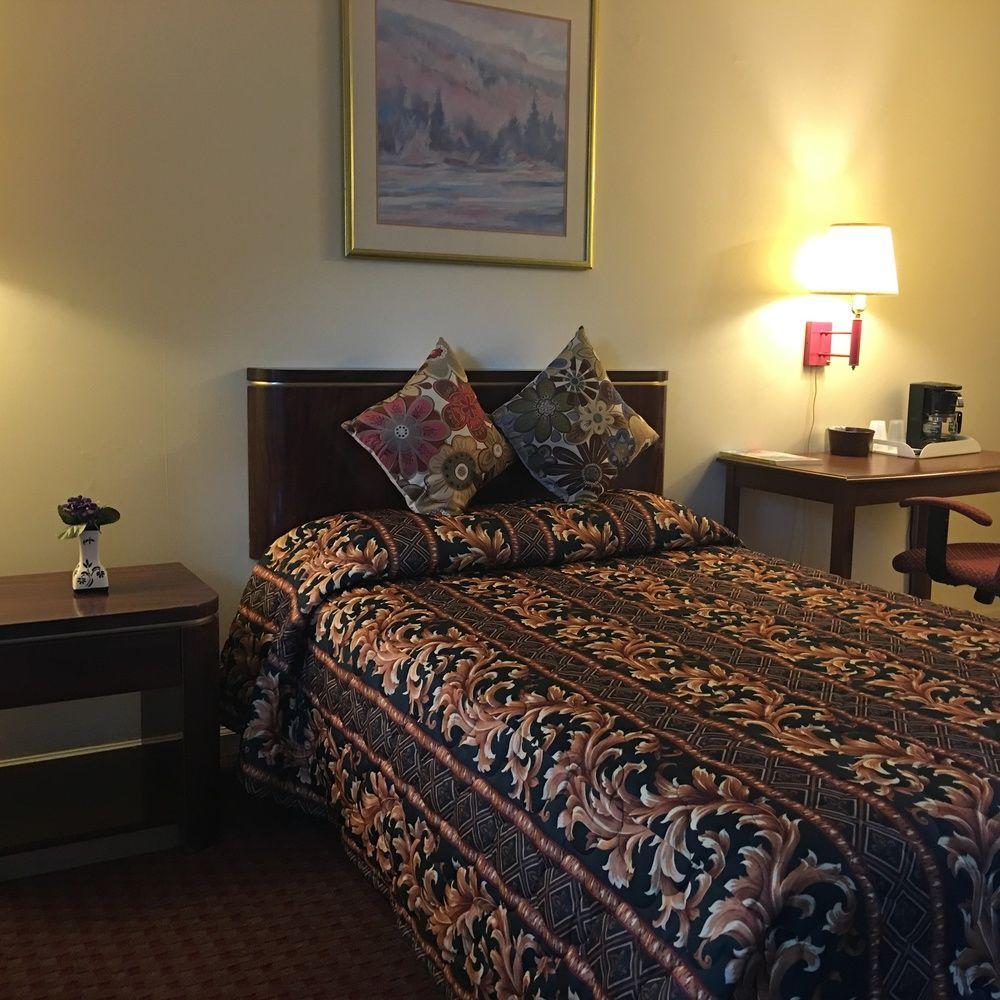 Maple Leaf Motel New Milford Zewnętrze zdjęcie