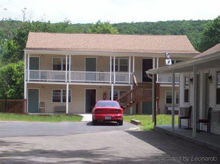 Maple Leaf Motel New Milford Zewnętrze zdjęcie